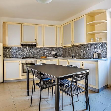 Elegant 2 Bedrooms Apartments Near Duomo Milánó Kültér fotó