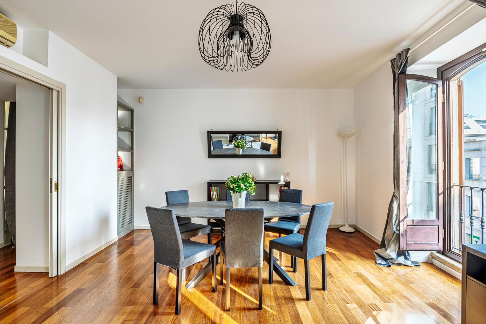 Elegant 2 Bedrooms Apartments Near Duomo Milánó Kültér fotó